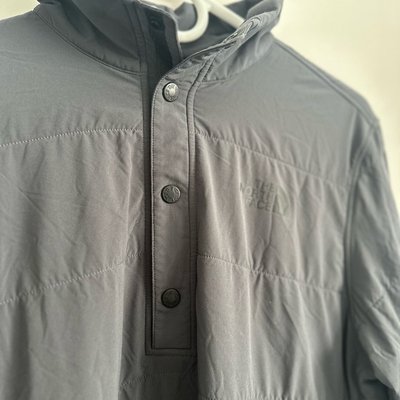 The North Face Men's 1/4 Snap Gray Jacket - Picture 3 of 7